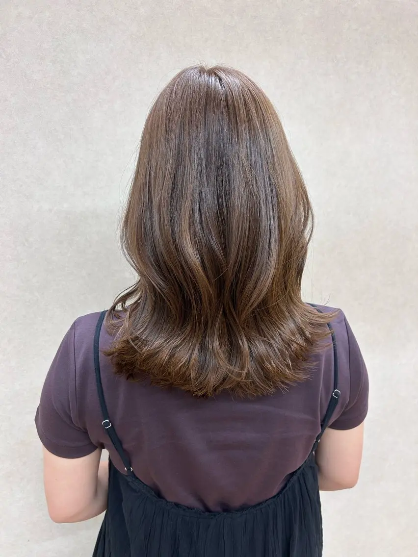 セミロング カラー 艶カラー🫧/ 板倉かなみのヘアスタイル