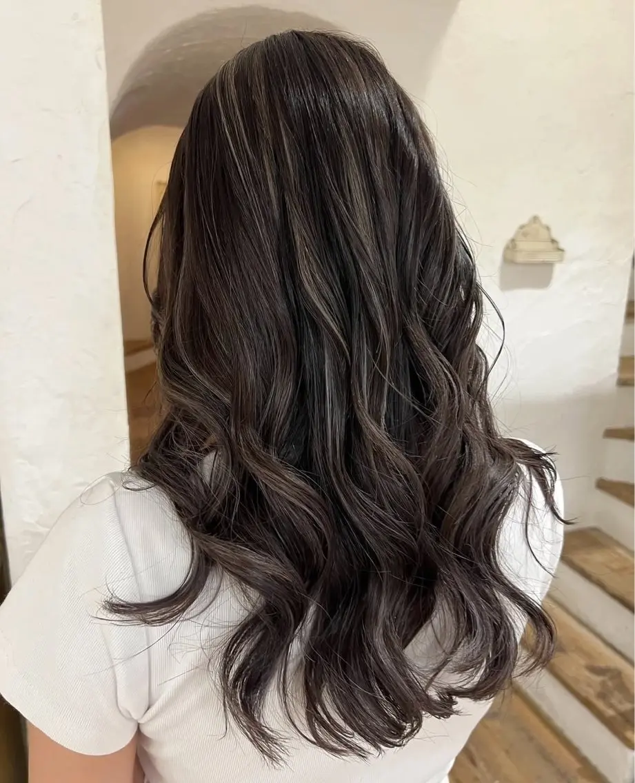 ロング ハイライト 藤井 怜菜のヘアスタイル
