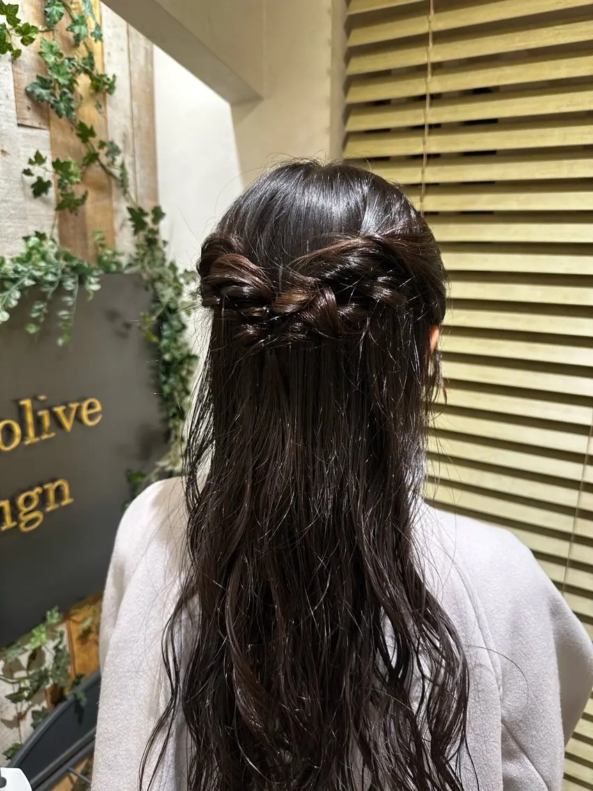 ロング ヘアアレンジ 岡本 葵のヘアスタイル
