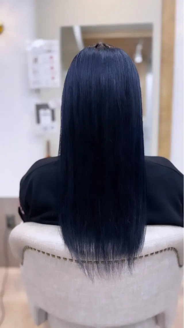ロング カラー 黒髪 ブリーチ ブルーカラー ブルーブラック ヘアカラー Yuu/ ヘアスパノッシュ藤崎のヘアスタイル