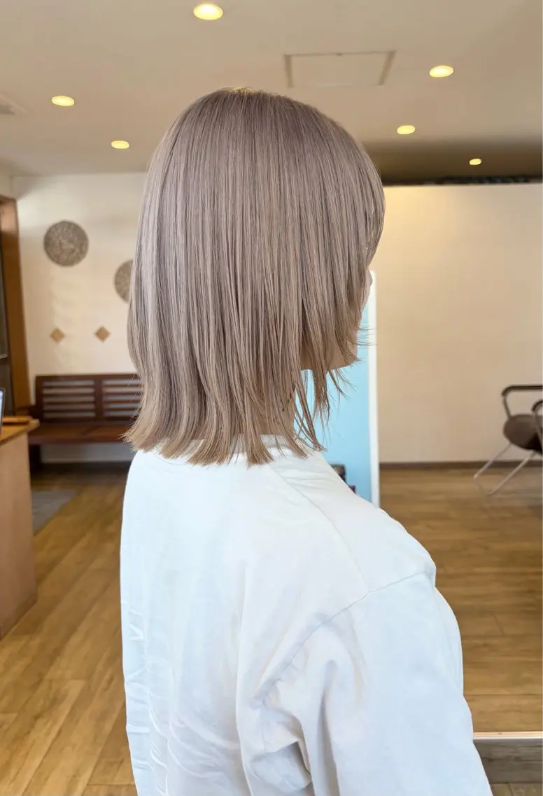 カラー ベージュカラー ブリーチ ホワイトベージュ ンジハ えみのヘアスタイル