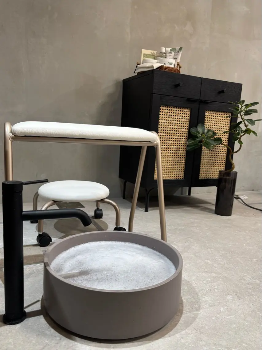 スペシャルフットケア🛁🫧爪形整え+甘皮ウォーターケア+足裏角質除去の写真