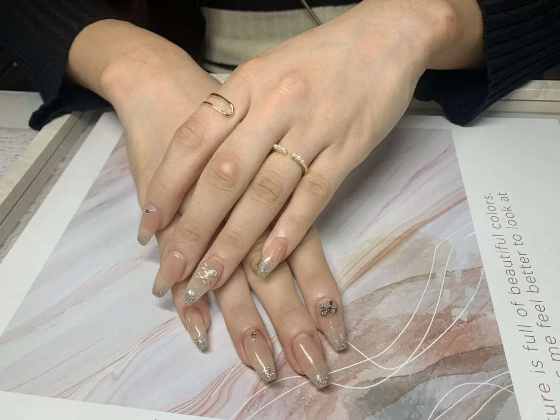 カラー akina nailsのネイルデザイン