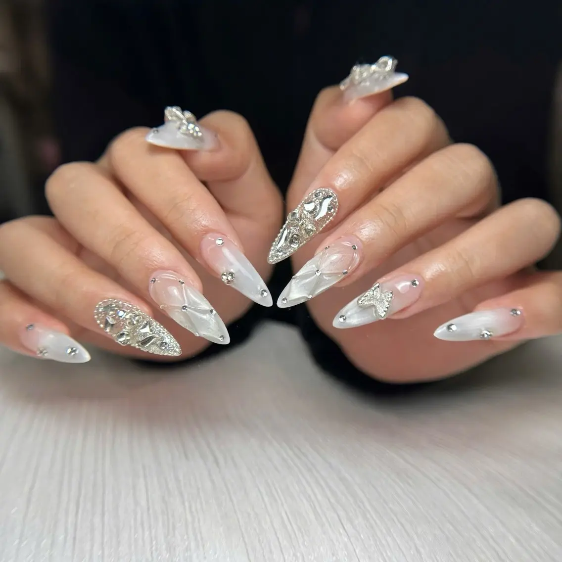 ネイル オーロラネイル 長さ出し フラッシュネイル フレンチネイル ジェルネイル ハンドネイル KITTY nailsのネイルデザイン