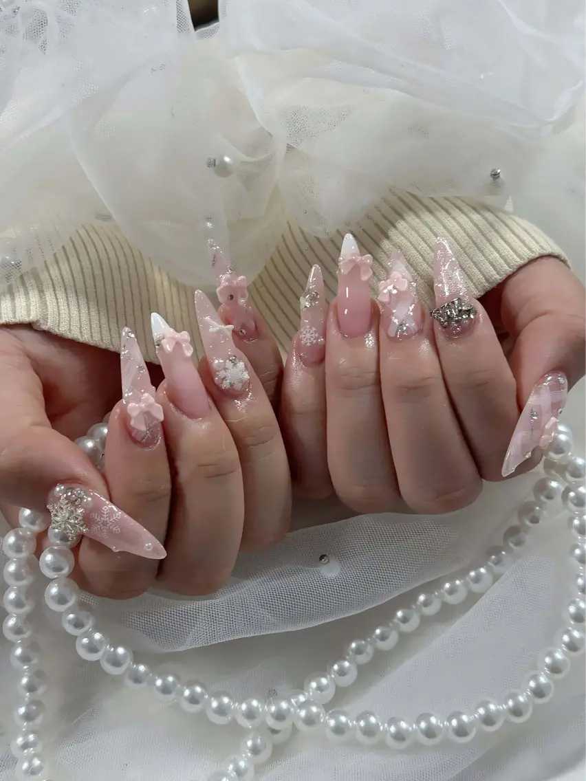 ネイル オーロラネイル クリアネイル 成人式 フラッシュネイル ジェルネイル ハンドネイル Amee Nail Salonのネイルデザイン