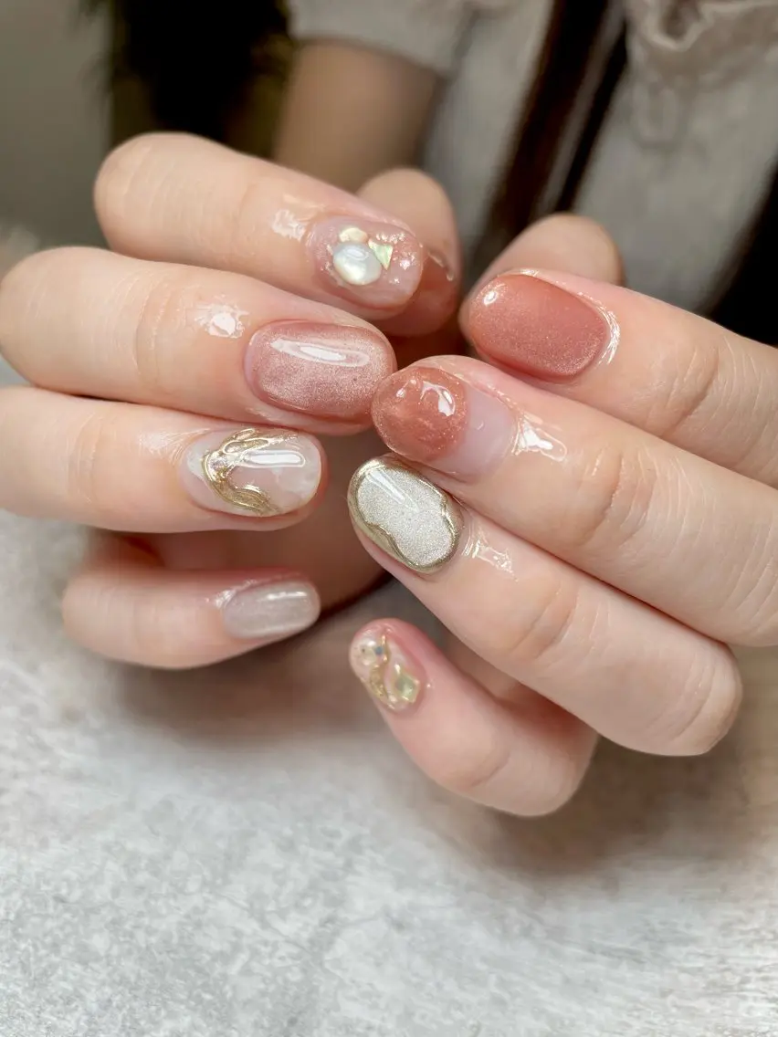 ネイル マグネットネイル ミラーネイル 持ち込み ニュアンスネイル nana .のネイルデザイン