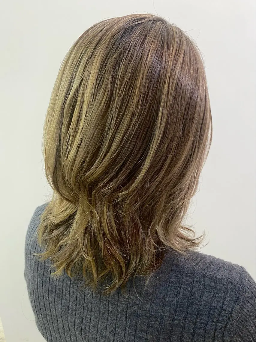 セミロング カラー 古川 琴美のヘアスタイル