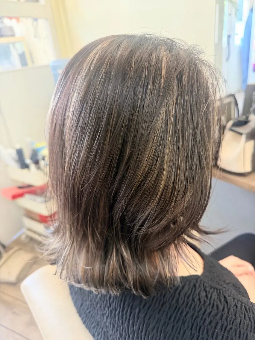 ミディアム カラー カット ヘアカラー トリートメント 鶴見 和美のヘアスタイル