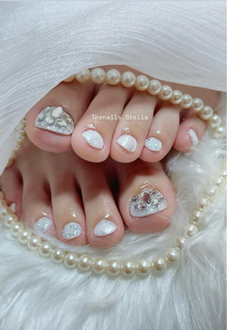 👣フットネイルミラーネイル2色まで、パーツつけ2本持ち込みデザインOkです。オフ別料金です。の写真