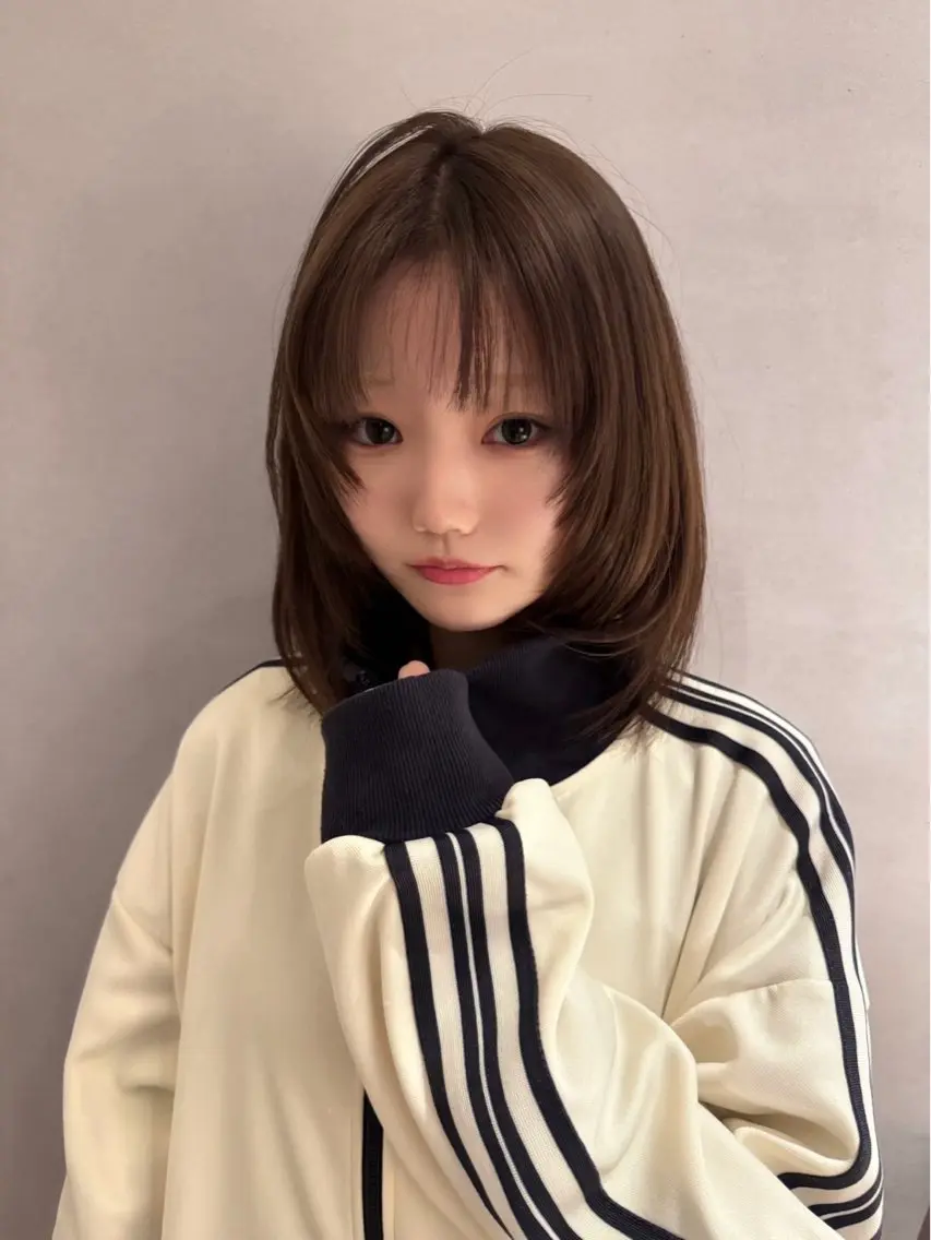 ミディアム カラー ベージュカラー ブリーチ ブラウンカラー ブラウンベージュ レイヤーカット 縮毛矯正/暖色カラー ピンクベージュのヘアスタイル