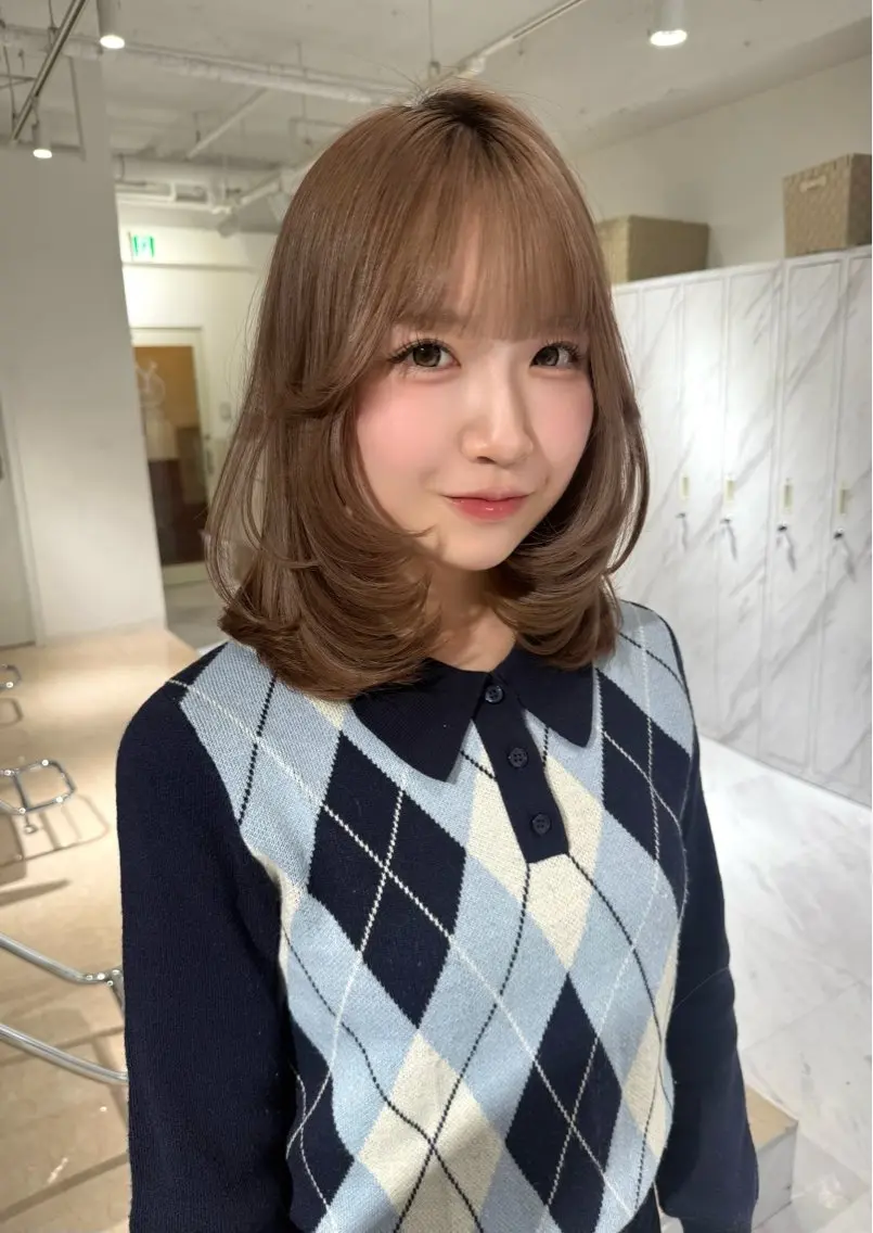 ミディアム ミディアムレイヤー 顔周りカット 伸ばしかけ レイヤーカット 小顔カット レイヤーカット🫧 🎀Tomoka🎀のヘアスタイル