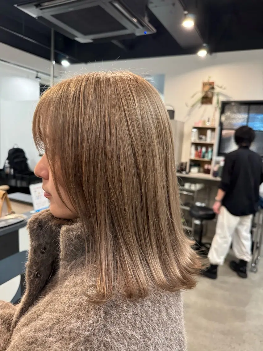 ミディアム カラー ベージュカラー シルバー ヘアカラー dog star 関 海斗のヘアスタイル
