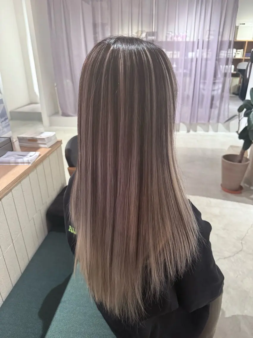 ロング ヘアカラー トリートメント 井手上 陽菜のヘアスタイル