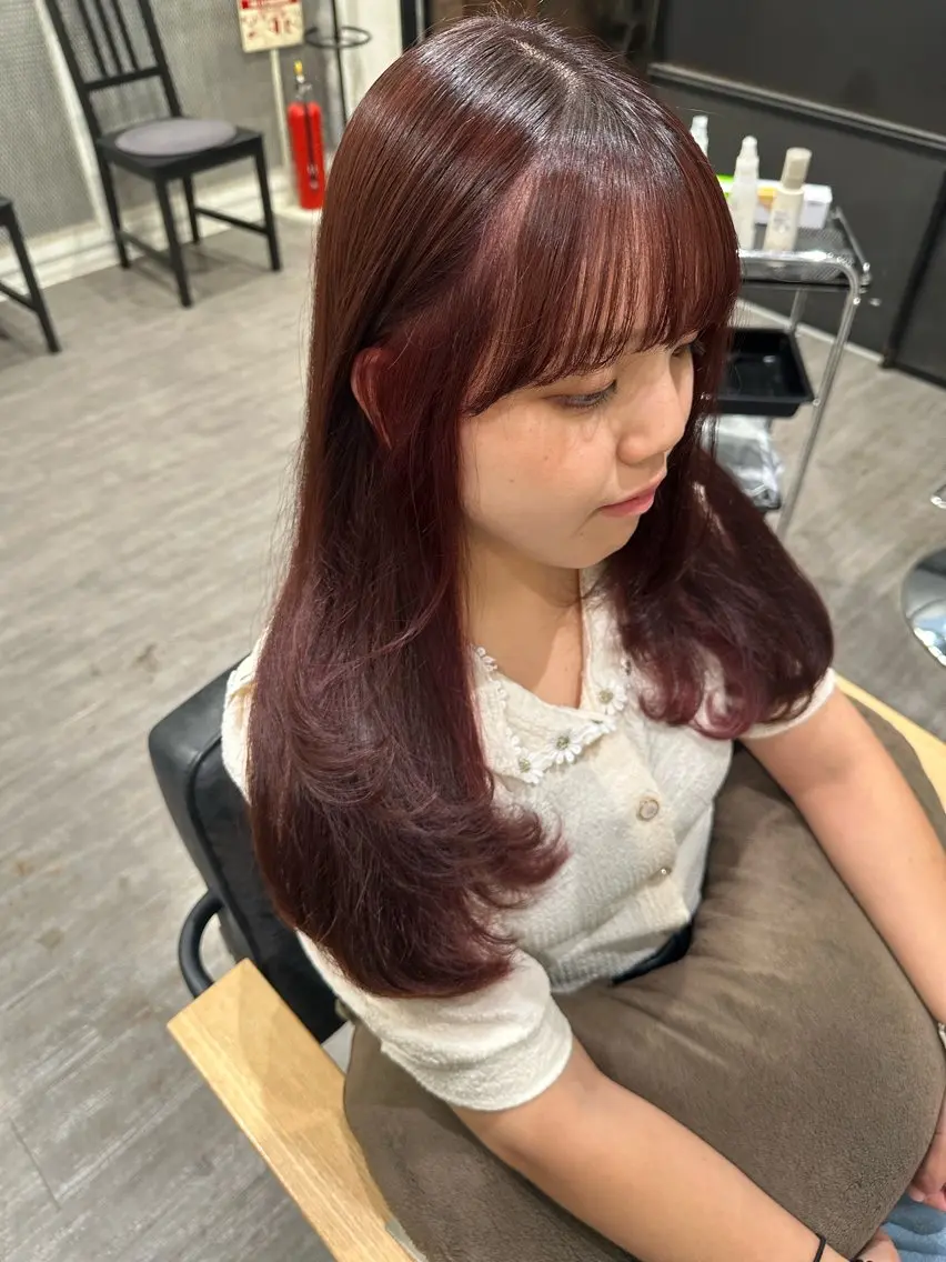 セミロング カラー レッドカラー レイヤーカット ワンホンレイヤー 艶髪レイヤー上田 紗也🇰🇷💗のヘアスタイル