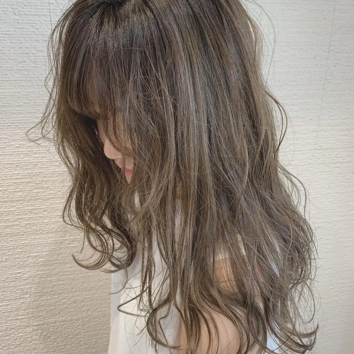 ロング カラー ヘアアレンジ ベージュカラー ハイライトカラー ハイライト 白髪ぼかしハイライト 茗荷谷駅徒歩2分のヘアスタイル