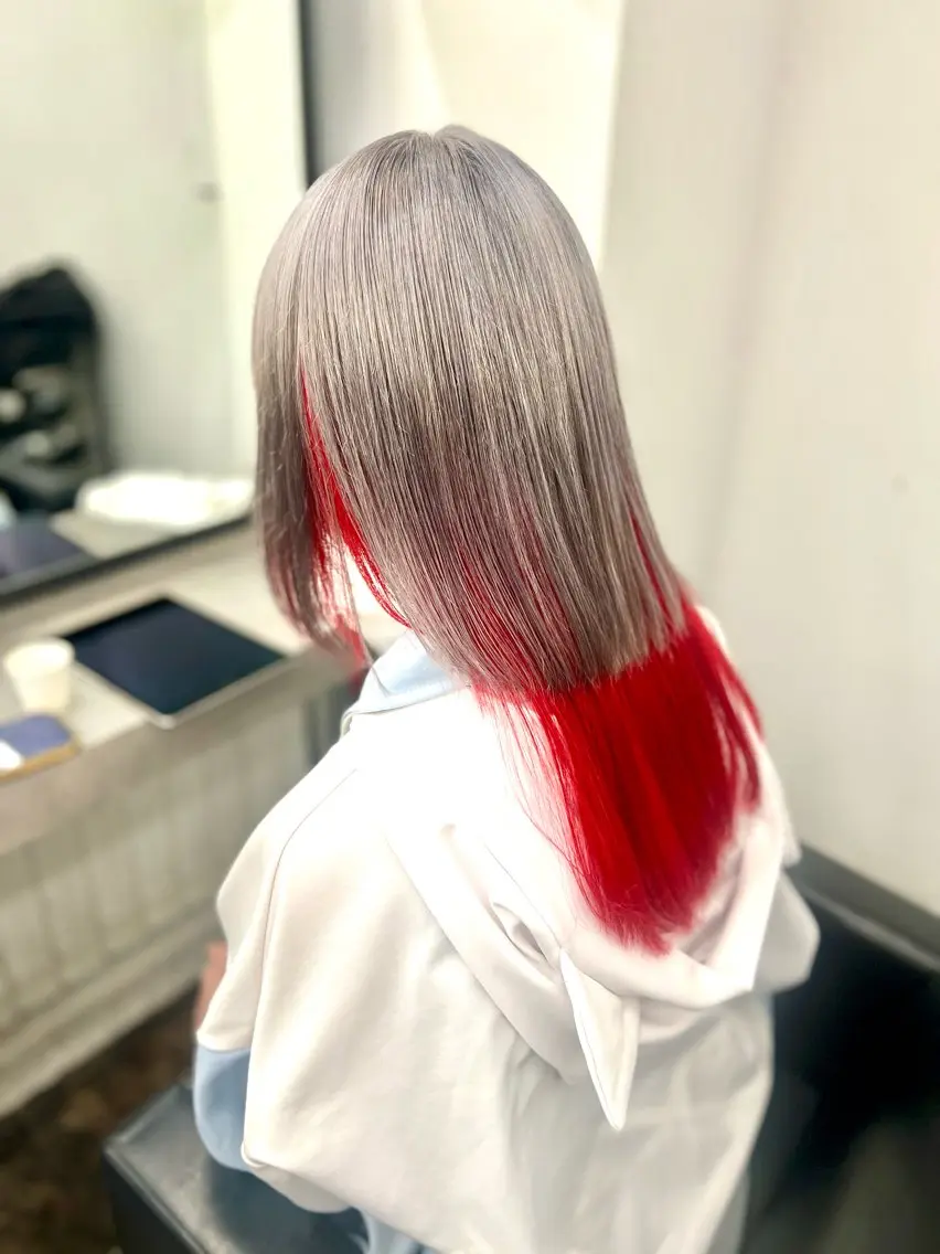ロング カラー ブリーチ 透明感カラー レッドカラー シルバー ホワイトシルバー カット ヘアカラー 透明感カラー特化🫧 🦋栗原🦋のヘアスタイル