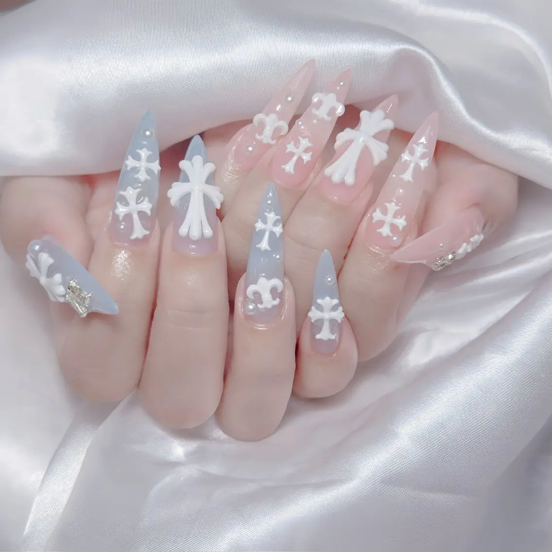 ネイル オーロラネイル チークネイル 桜ネイル クリアネイル ドット ハンドネイル Rin Nail Shinokuboのネイルデザイン