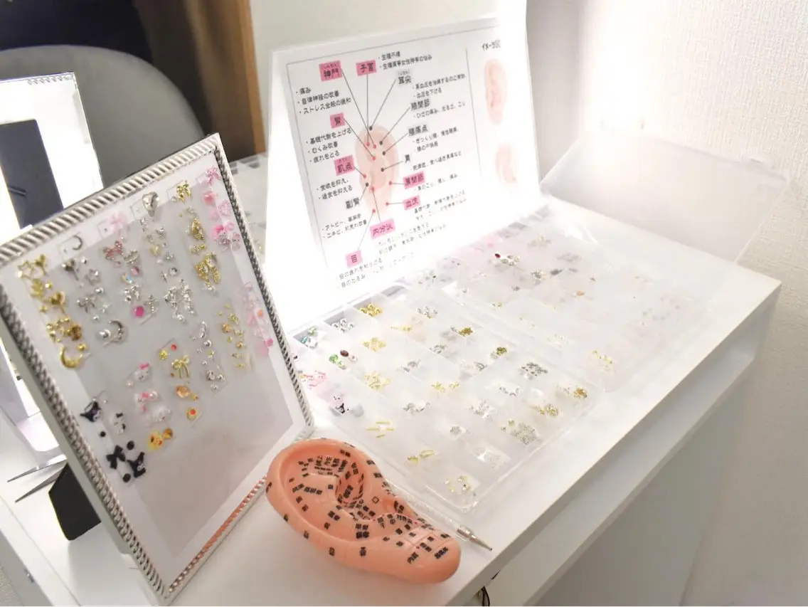 シンプルデザイン希望💎【耳つぼジュエリー.10粒まで】¥3200→¥2800✨ダイエット/リフトアップ/疲労回復の写真