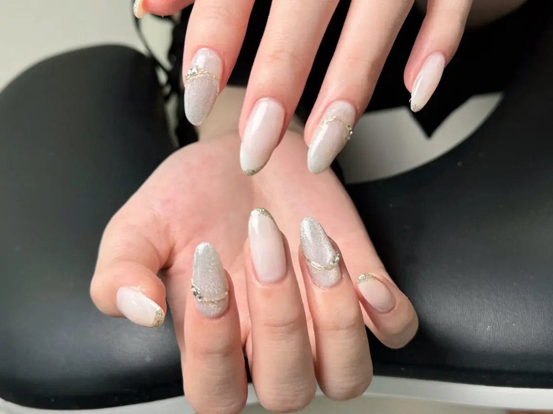 ネイル オーロラネイル チークネイル 長さ出し フットネイル フレンチネイル Nail&Eyela sh Nanaのネイルデザイン