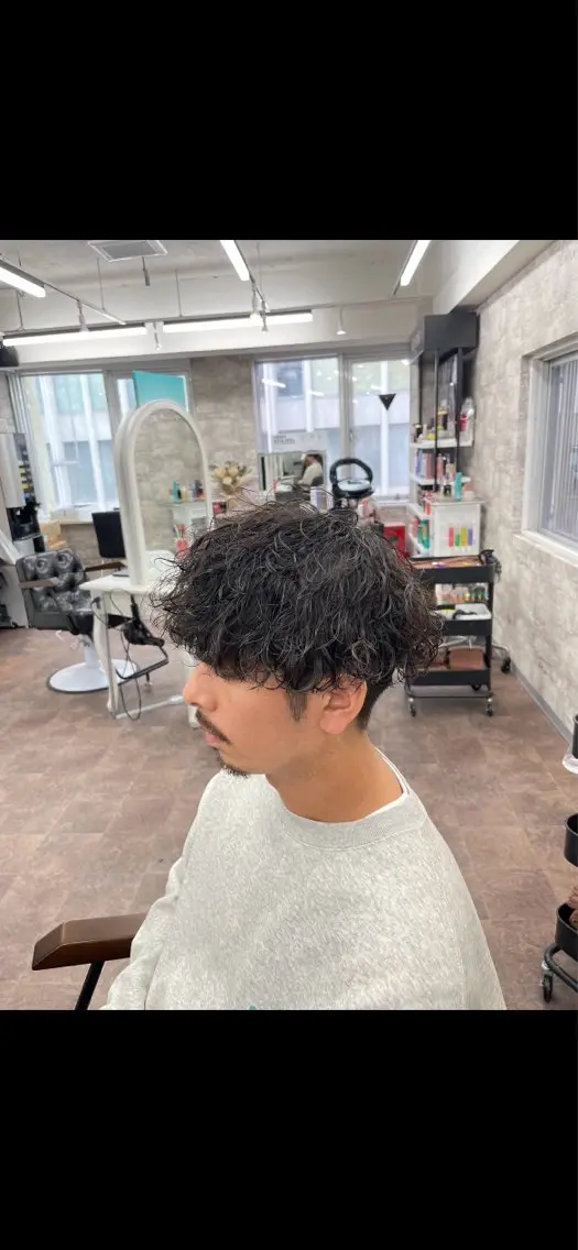 メンズ フェードパーマ 新倉幸之助のヘアスタイル