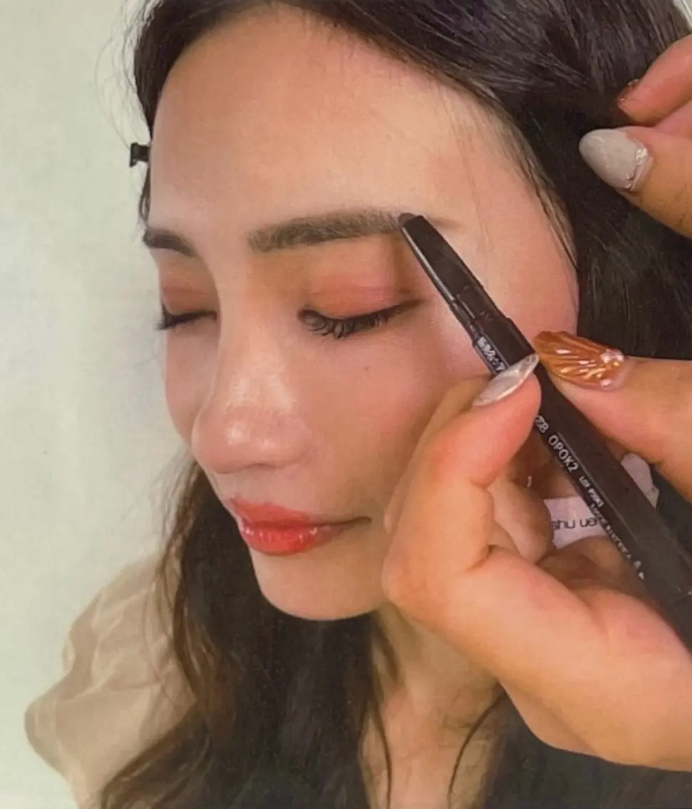レディース🌷メンズ✨️アイブロウ ワックス脱毛 眉カットの写真