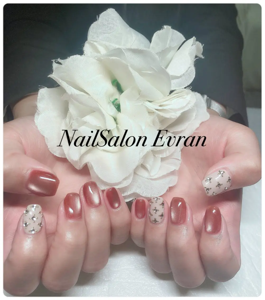 ネイル アートネイル フレンチネイル マグネットネイル 持ち込み ニュアンスネイル Nail salon Evranのネイルデザイン