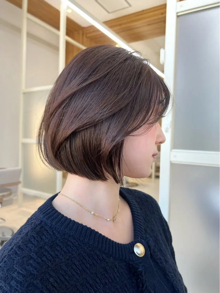 ショート ボブ かきあげバング 似合わせカット 鈴木 彩莉のヘアスタイル