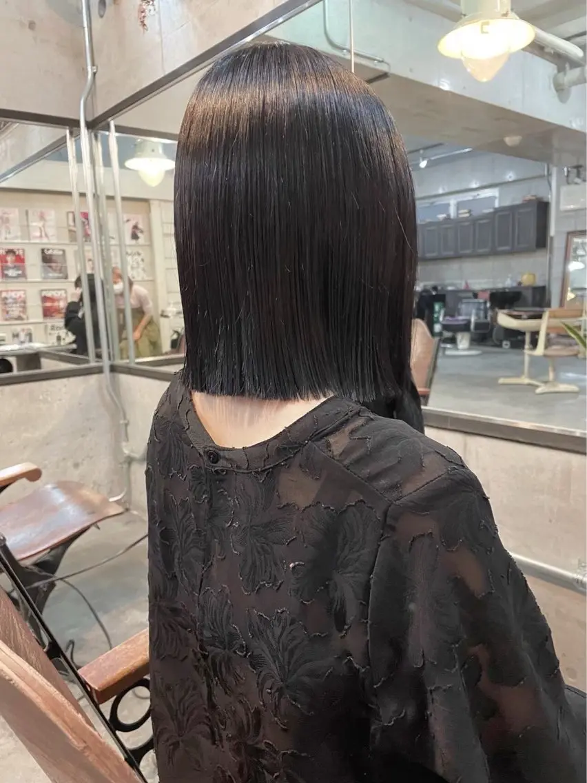 ミディアム カラー 黒髪 ブルーカラー ブルーブラック 関根 陽菜のヘアスタイル