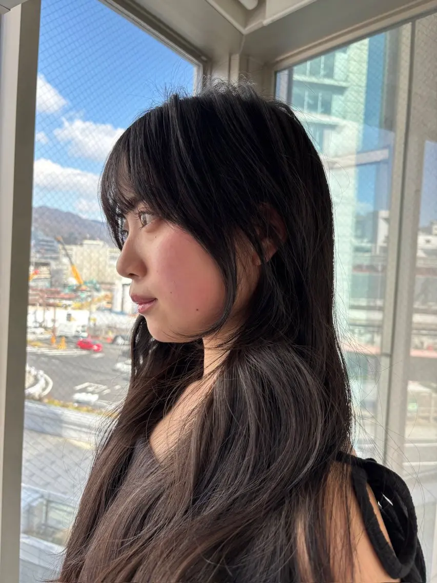 ロング 顔まわりレイヤー レイヤーカット ロング 小顔カット カット トリートメント ボブ・レイヤーカット 吉敷航一のヘアスタイル