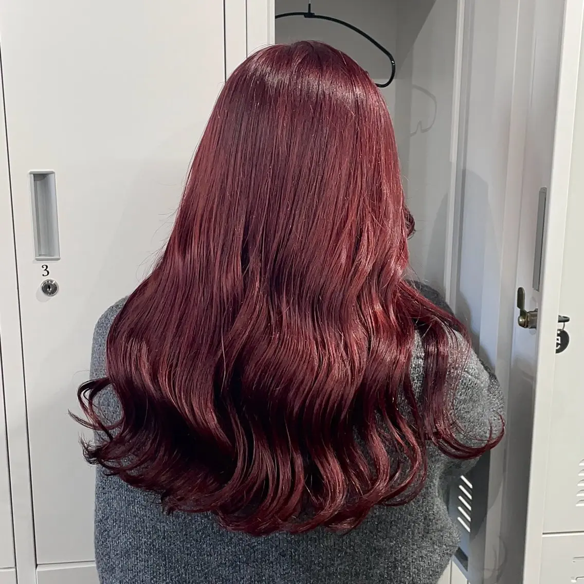 ロング カラー ボルドーカラー カット ヘアカラー トリートメント REINA ISHIDOのヘアスタイル