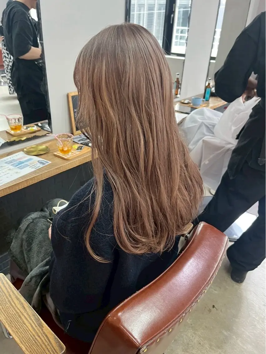 ロング カラー ブリーチ ダブルカラー ヘアカラー あかね 髪質改善ストレートのヘアスタイル