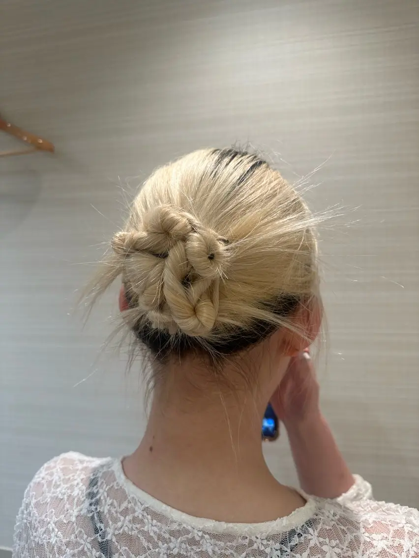 ロング カラー ヘアアレンジ ヘアセット タイトボブ個性派カラ ーAKANEのヘアスタイル