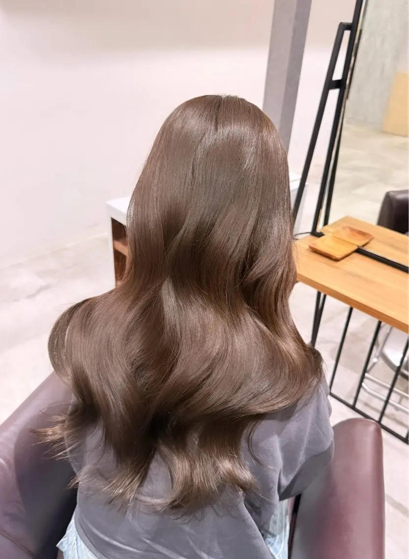ロング カラー アッシュ ベージュカラー ブリーチ 透明感カラー モカベージュ ヘアカラー 紅都🫧水光カラー ブラウンベージュ🫧のヘアスタイル
