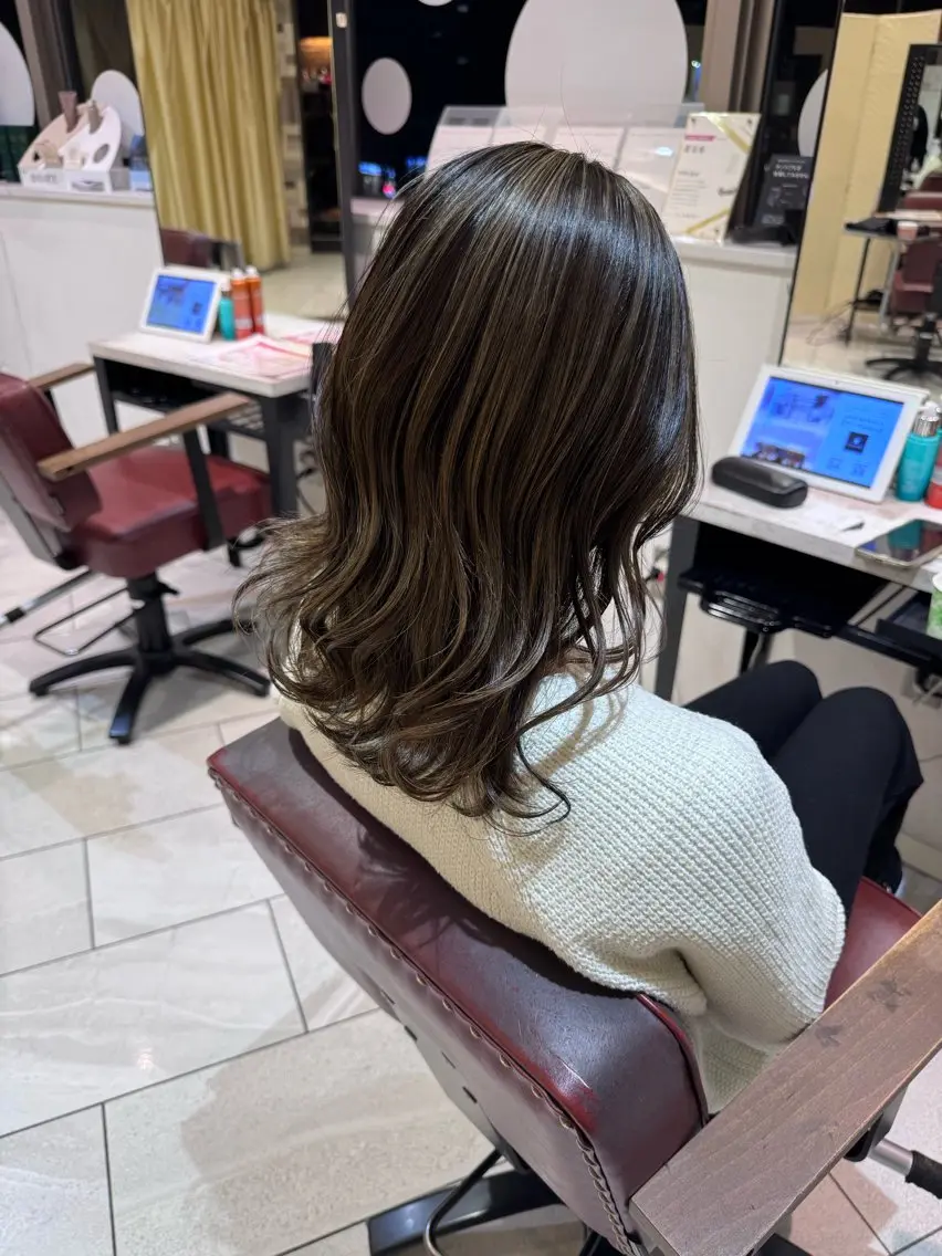 ミディアム カラー バレイヤージュ レイヤーカット カット ヘアカラー ✨カラーの悩み 解決✨斎藤相慶のヘアスタイル