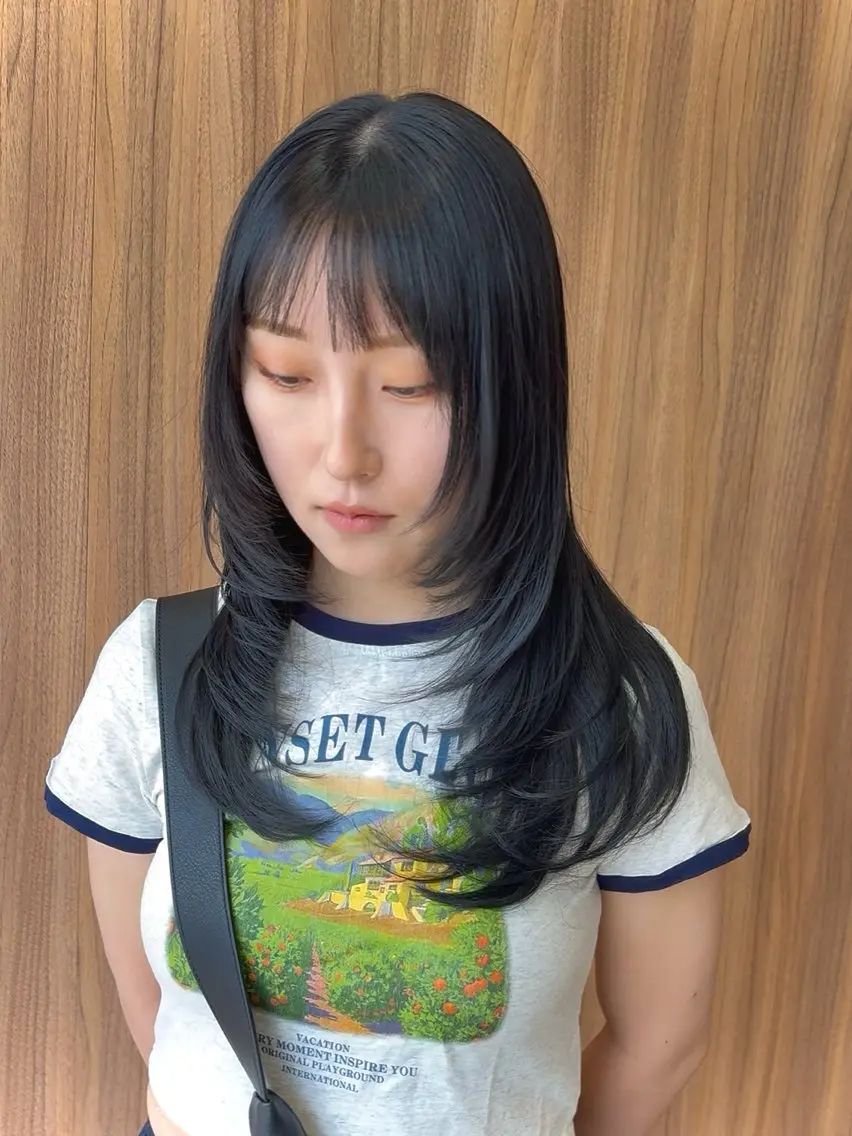 ロング カラー 黒髪 ブルーカラー ブルーブラック ハッシュカット 韓国風ヘア カット ヘアカラー トリートメント 【透明感カラー】/ 【レイヤー】保坂拓也のヘアスタイル