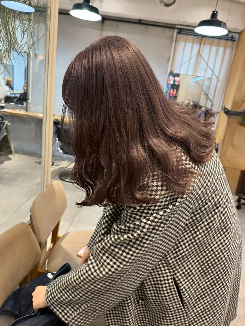 ミディアム カラー ミルクティー× グレージュMOMOのヘアスタイル