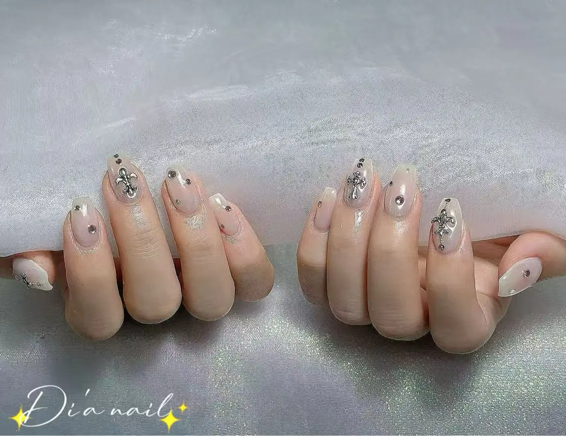 ネイル チークネイル ジェルネイル グラデーション マグネットネイル ニュアンスネイル Di'a nail ネイルサロンのネイルデザイン