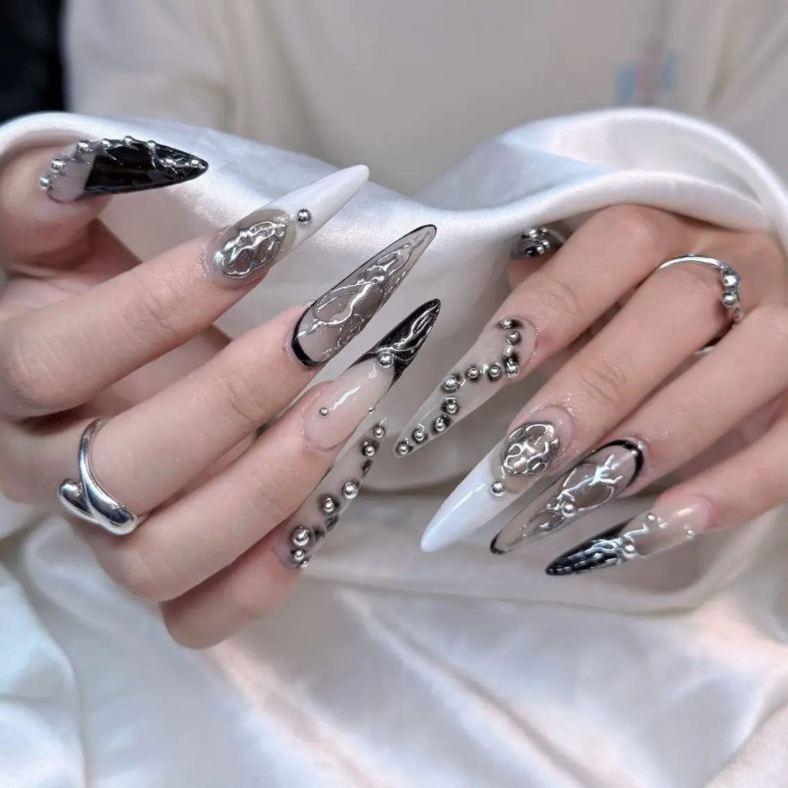 ネイル アートネイル ボルドー フレンチネイル ジェルネイル 氷ネイル・うるうるネイル ハンドネイル Julie NailSalonのネイルデザイン