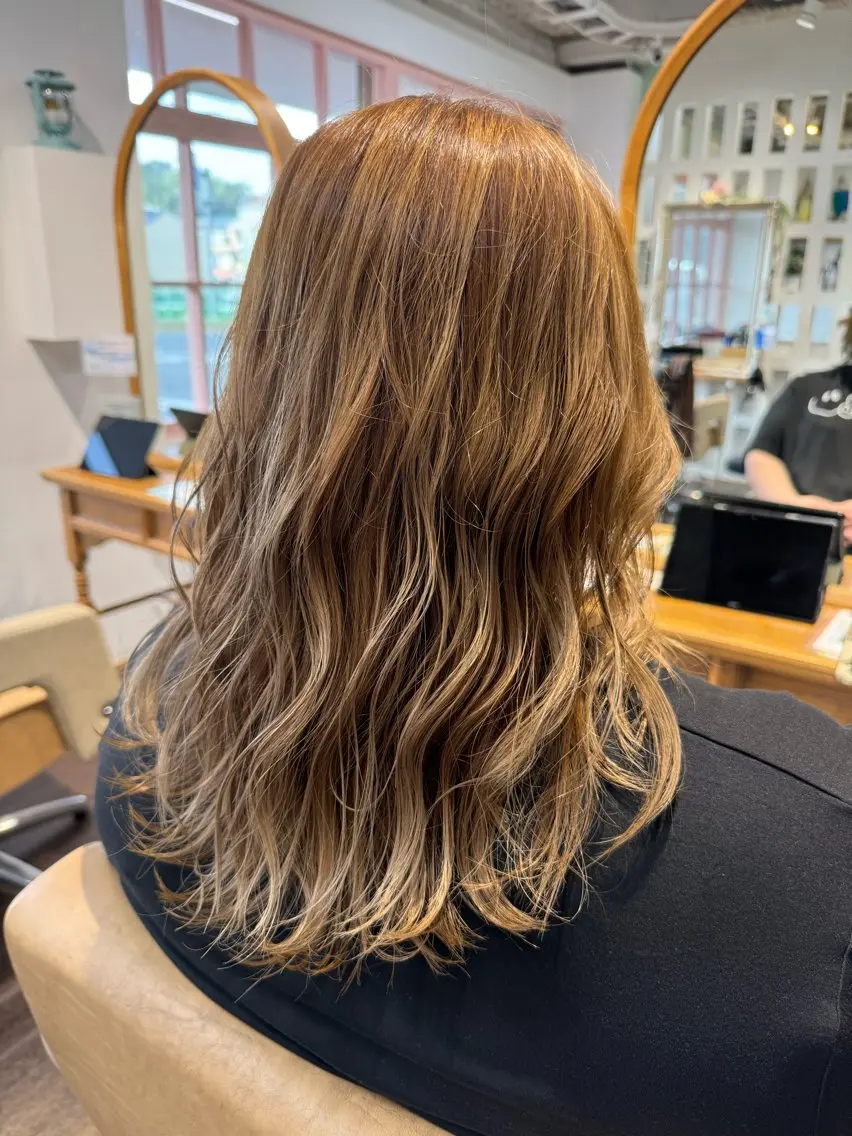 ミディアム 鎌田 美紗希のヘアスタイル