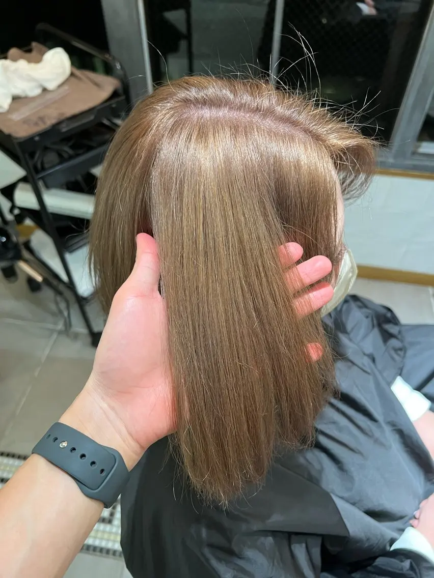 ミディアム 髪質改善 似合わせレイヤー ＆縮毛矯正のヘアスタイル