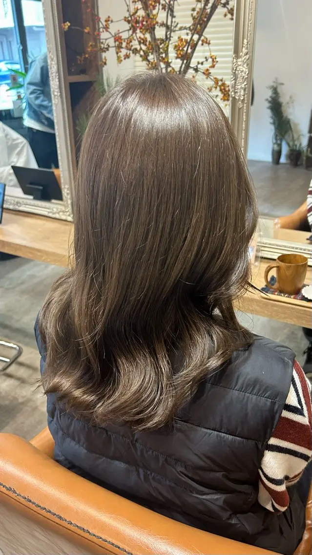 セミロング カラー ベージュカラー オリーブベージュ カット ヘアカラー トリートメント HARE nene🐿🍡のヘアスタイル