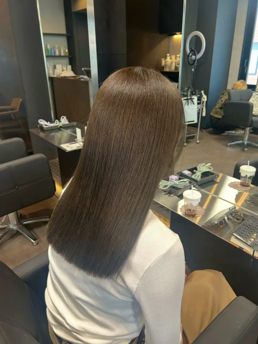 セミロング カット ヘアカラー 縮毛矯正 /伊藤はるかのヘアスタイル