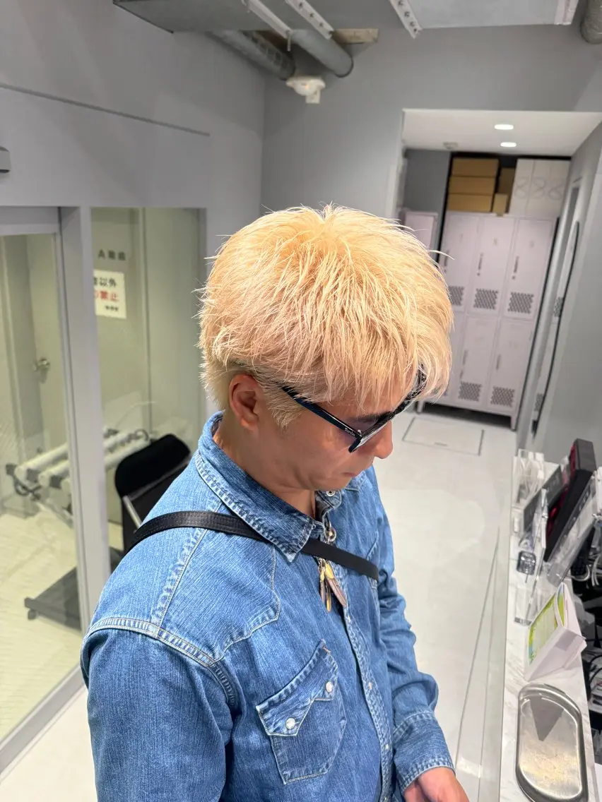 ショート カラー メンズ メンズブリーチ スパイキーショート ブリーチ 抜きっぱなしブロンド ブロンド カット ヘアカラー トリートメント 全技術特化🥇 店長JUKIYAのヘアスタイル