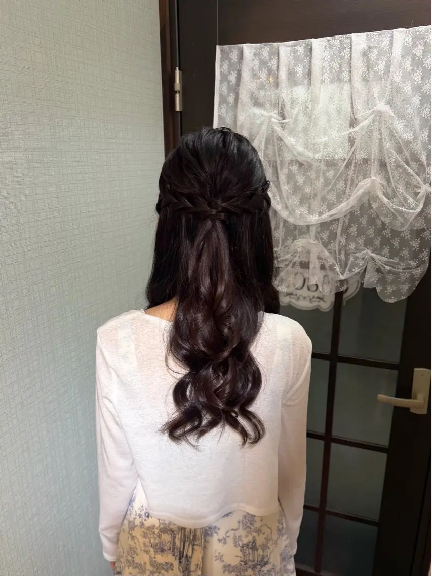 ロング ヘアアレンジ ハーフアップ ココシャル miranoのヘアスタイル