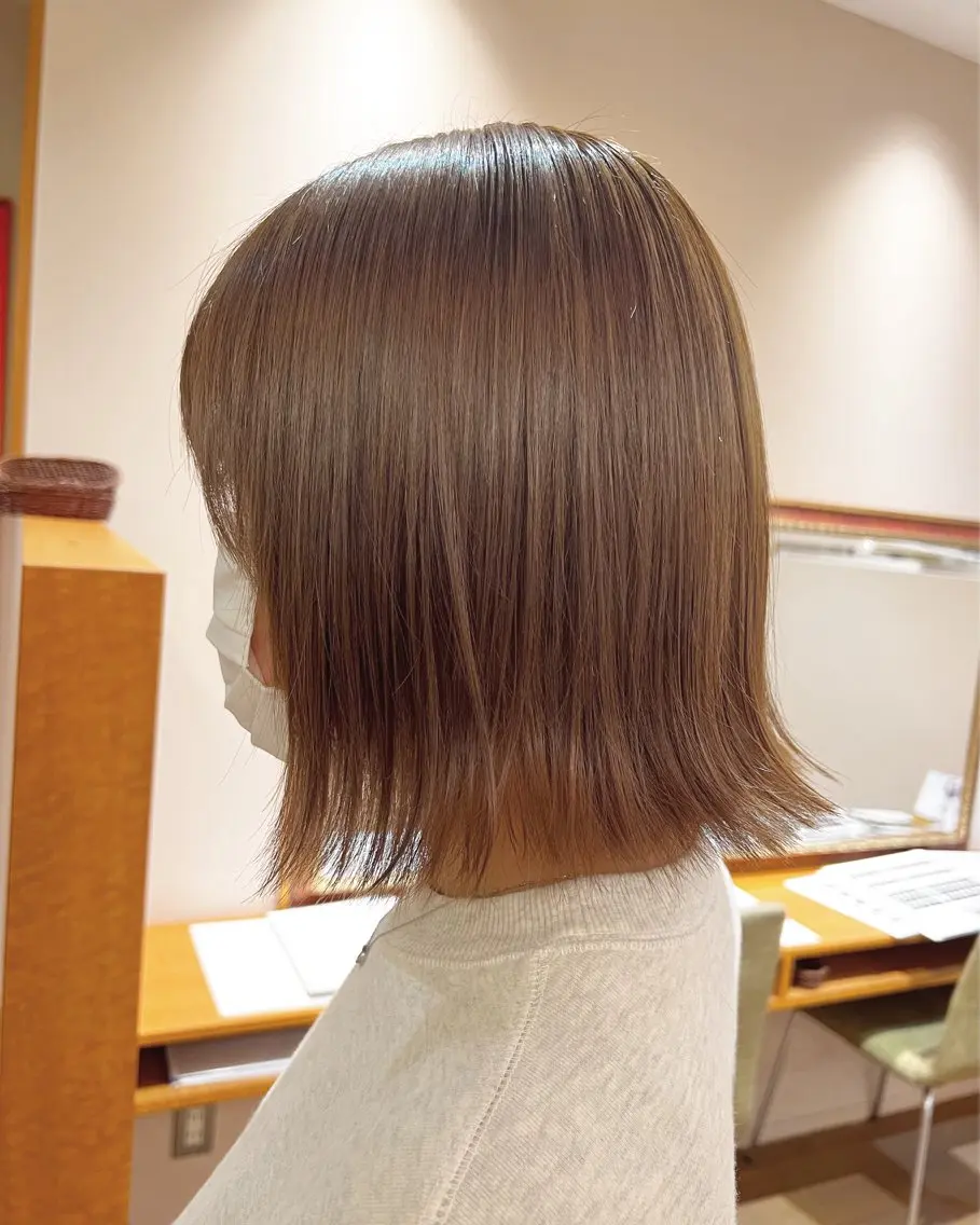 ショート カラー ベージュカラー ブリーチ ブリーチなしカラー 外ハネヘア ヘアカラー トリートメント Lita KANAのヘアスタイル