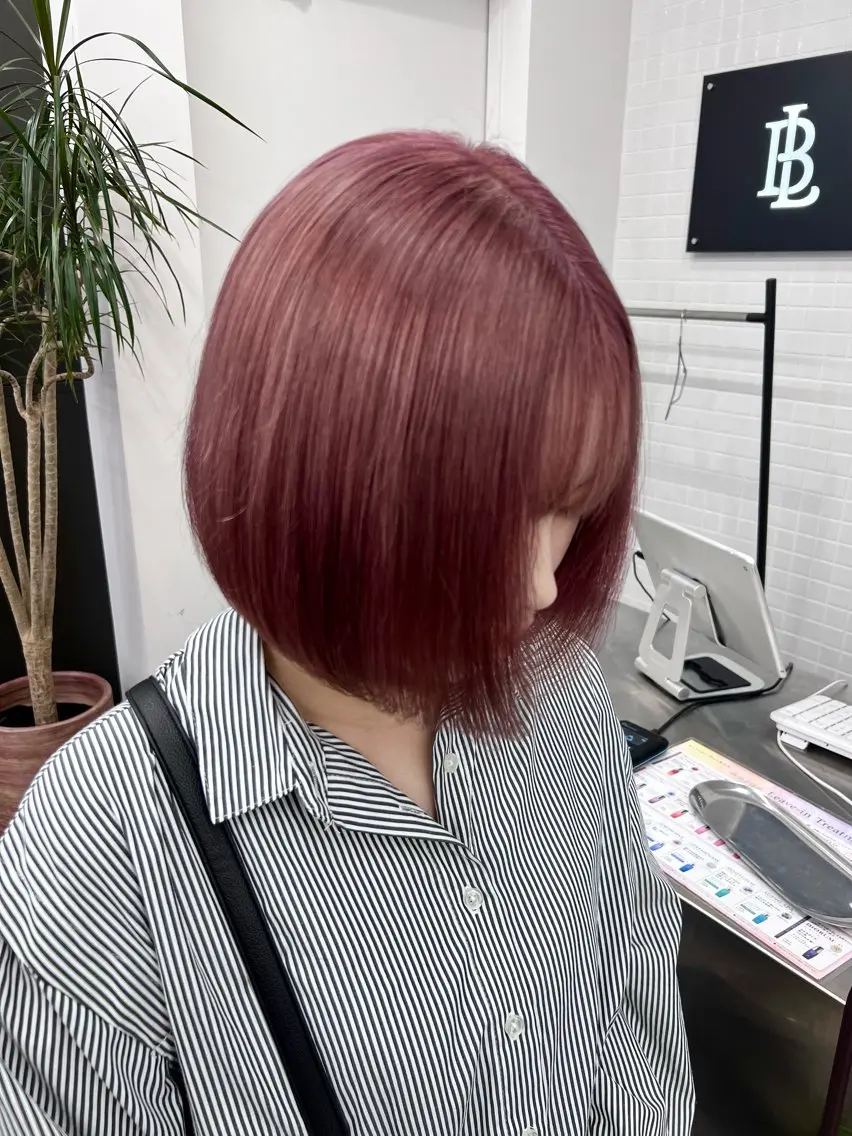 ショート カラー ブリーチ ピンクカラー レッドカラー カット ヘアカラー トリートメント ベイリコルド　アトリ 店長　宮城一真のヘアスタイル