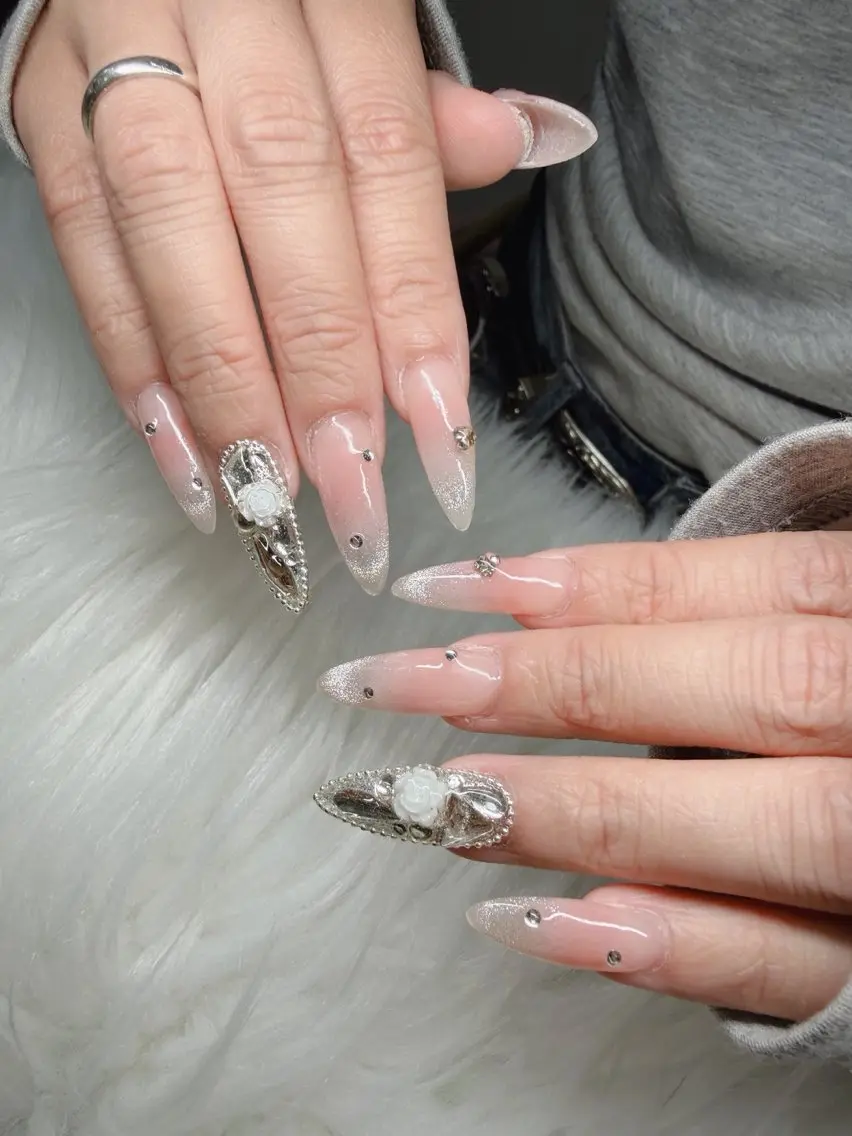 ネイル 長さ出し グラデーション 卒業式 キラキラネイル マグネットネイル Lee Nailsのネイルデザイン
