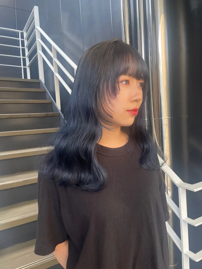 セミロング カラー ヘアアレンジ 💙韓国レイヤー 寒色カラー💙のヘアスタイル