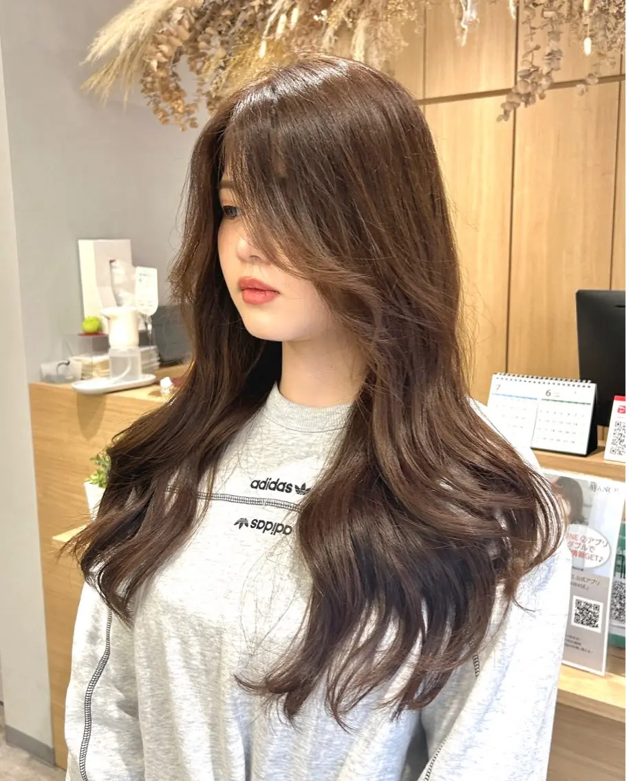 ロング カラー ベージュカラー ブリーチ 透明感カラー インナーカラー ブリーチなしカラー 韓国ヘア×レイヤー カット/上田丈也のヘアスタイル
