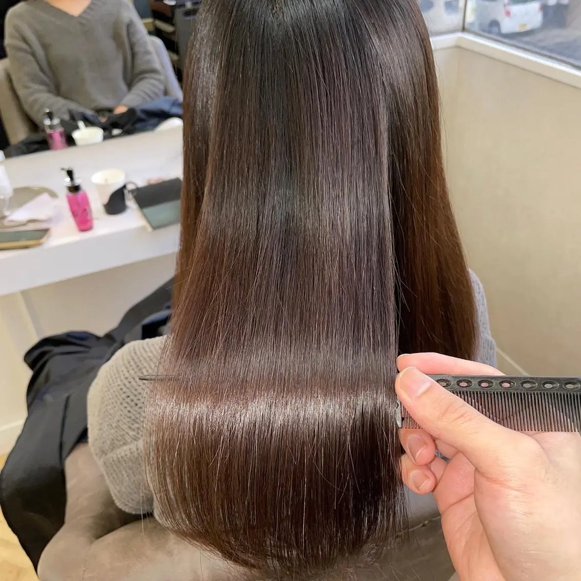 ミディアム カラー 髪質改善特化 ESSENCIAのヘアスタイル